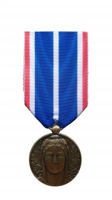 Professionals / Firms - Médaille Française de récompense à identifiée non  nettoyée